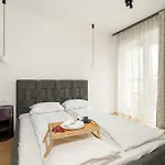 Prestizowe W Poznaniu Z Sypialnia I Parkingiem By Renters アパート